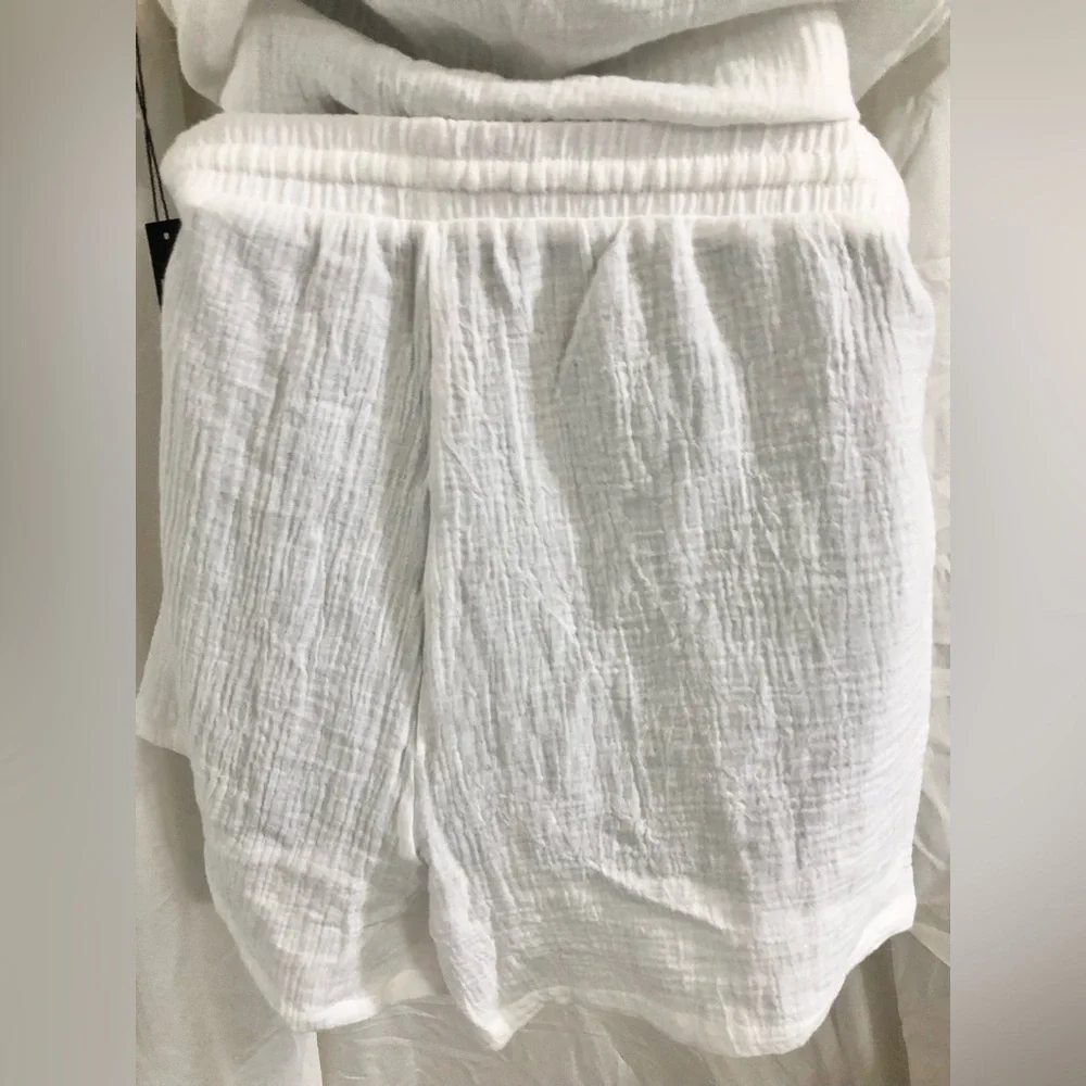 Nicole Miller white gauze button down shirt and drawstring shorts set size Large